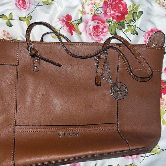 Guess purse in excellent condition - Picture 3 of 3